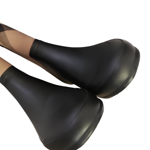 Burberry - Picture 9 of 12